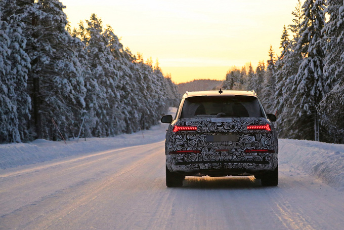 全新奥迪Q7曝光，3.0T+8AT动力，内饰向A8L看齐，要涨价了！