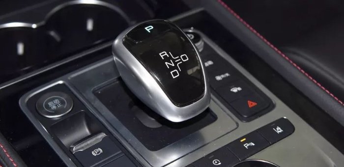 特斯拉加速直逼兰博基尼 竟然只用一个了挡位