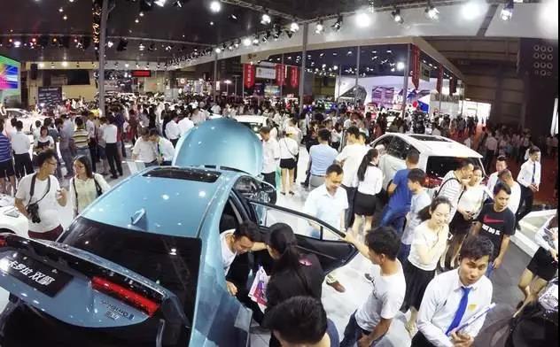 发改委：破除汽车消费限制，放宽或取消限购