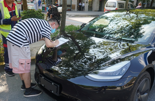 首位拼多多团购车主已提车 武汉车主却被拒