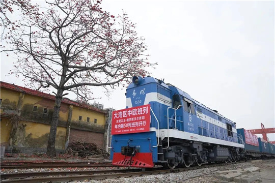 两会，新能源汽车,自动驾驶