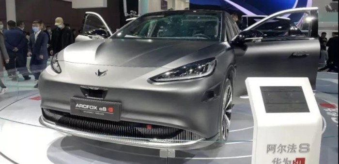 同是华为造车概念企业 ARCFOX极狐和赛力斯区别是？