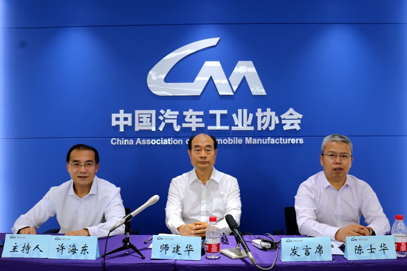 6月汽车产销同比双降，预计全年达2700万辆