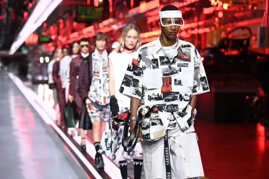 卖服装开商城，车企周边终成“泛文化”？