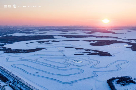 E-FOUR电子四驱加持，皇冠在冰雪赛道“狂飙”