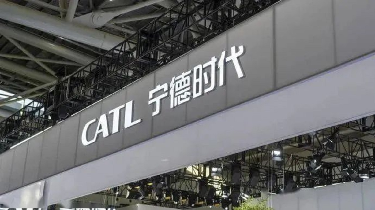 特斯拉FSD即将进入中国 何小鹏又“坐不住”了？