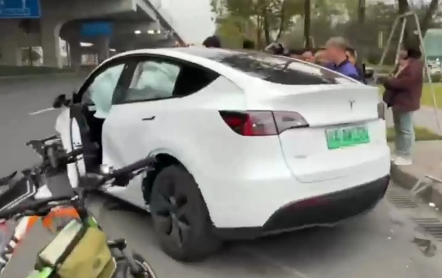特斯拉前脚二审胜诉，后脚“贴地飞行”连撞11车
