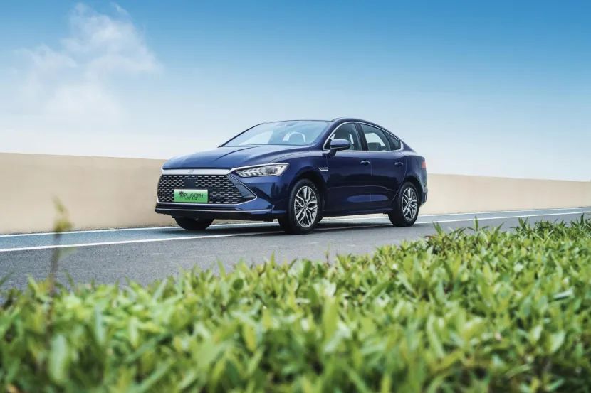 秦PLUS刚降价，荣威D7就跟进，“实惠”大不同