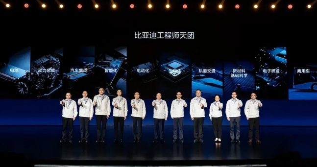 智能化砸1000亿，比亚迪下半场领先靠“璇玑”