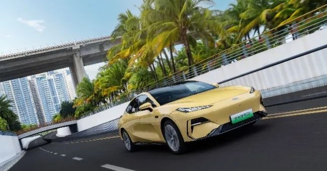 银河与领克各推3款车，吉利打响2024“反击战”
