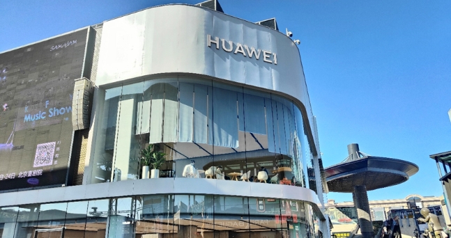探店 | 试驾都要排队半个月？理想MEGA终端订单已爆棚