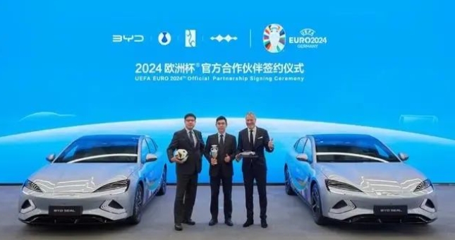 去年净利突破300亿，今年比亚迪价格战底气更足了