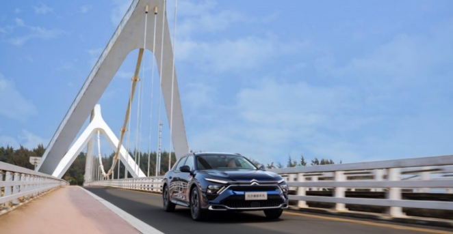 2024款凡尔赛C5 X上市，价值再进阶入门更豪华 