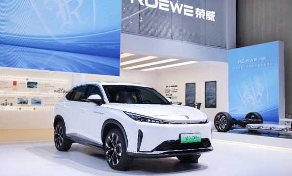“国家队”实力联动 荣威D5X DMH携手范志毅，北京车展开启预售