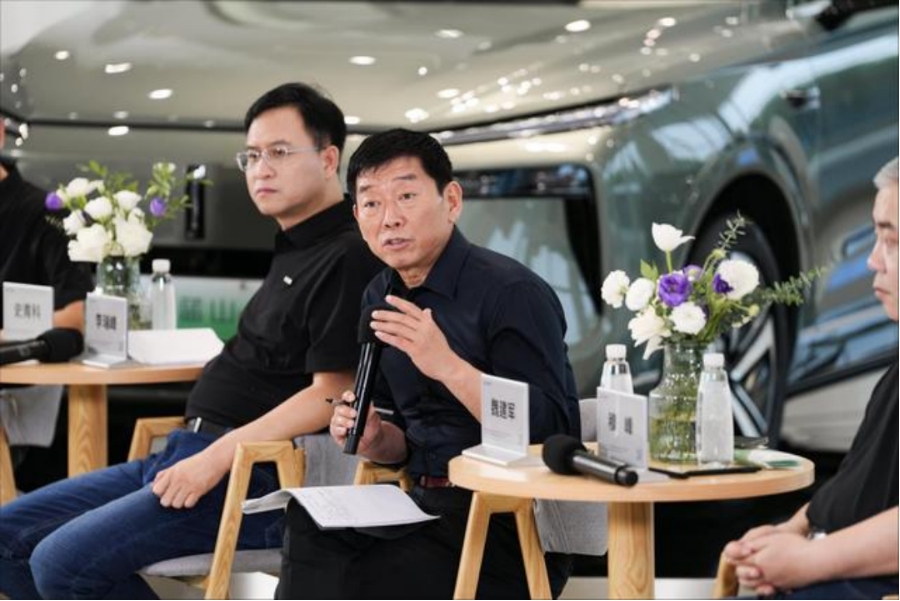 追着“灵魂”跑的魏建军，这次真的急了