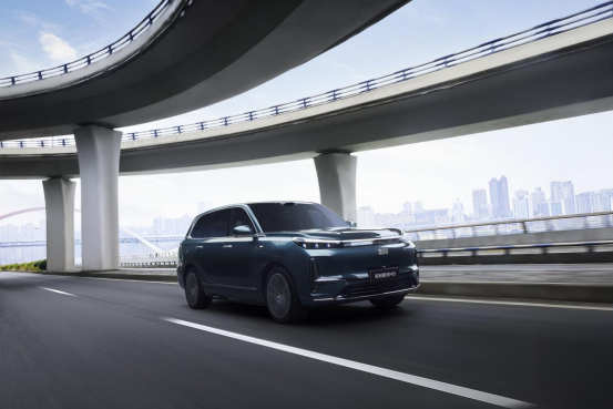 AI科技大六座旗舰SUV 吉利银河M9预售价19.38万起