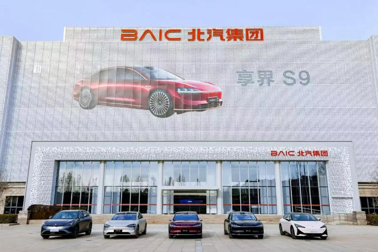 6.88万的极狐放下身段，瞄准星愿海豚就是干