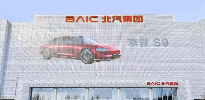 6.88万的极狐放下身段，瞄准星愿海豚就是干